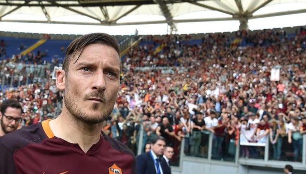 Roma, Totti rinnova per un altro anno