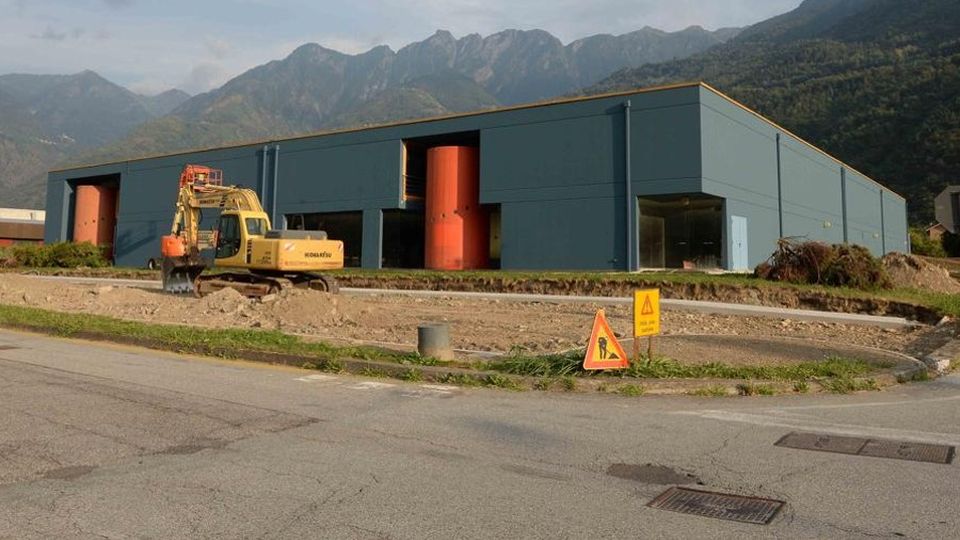 Arrivano i cinesi , lo stabile ex Pezzini a Morbegno diventerà emporio Arrivano i cinesi , lo stabile ex Pezzini a Morbegno diventerà emporio