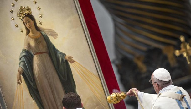 Papa: divisi viviamo vuoto e solitudine