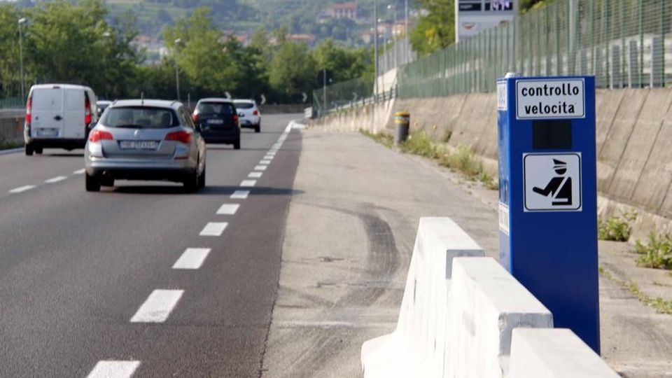 Autovelox a singhiozzo, controlli “roulette” lungo la statale 36 Autovelox a singhiozzo, controlli “roulette” lungo la statale 36