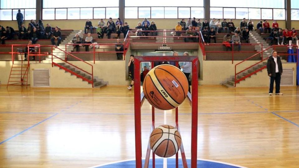 Da una scuola all’altra per far ginnastica Spada chiede una palestra alla Provincia Da una scuola all’altra per far ginnastica Spada chiede una palestra alla Provincia