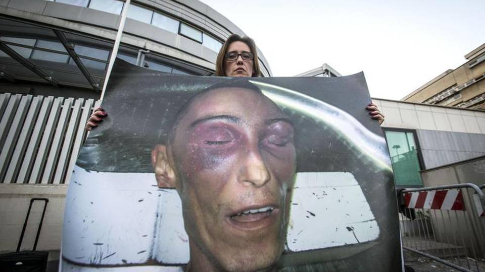 Cucchi: chiesto processo per cinque cc Cucchi: chiesto processo per cinque cc