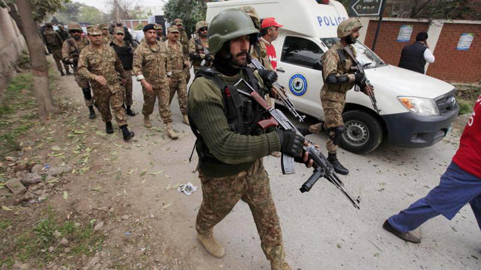 Pakistan, attacco tempio sufi, 100 morti Pakistan, attacco tempio sufi, 100 morti