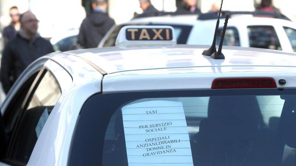 Quarto giorno di stop dei taxi a Roma Quarto giorno di stop dei taxi a Roma