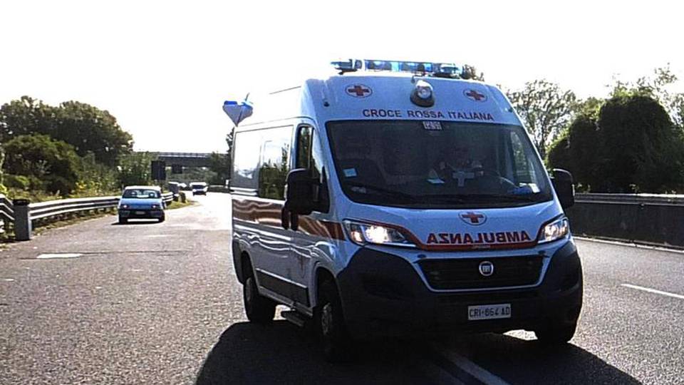 Auto sbanda,muoiono 4 ragazzi a Guidonia Auto sbanda,muoiono 4 ragazzi a Guidonia
