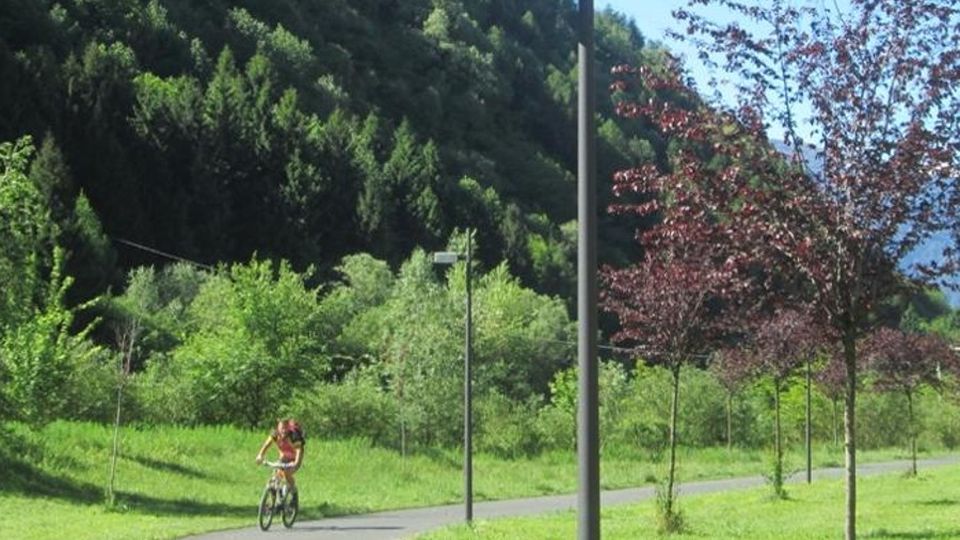 Ciclabile al buio ormai da dieci giorni «Quando piove ci sono dei problemi» Ciclabile al buio ormai da dieci giorni «Quando piove ci sono dei problemi»