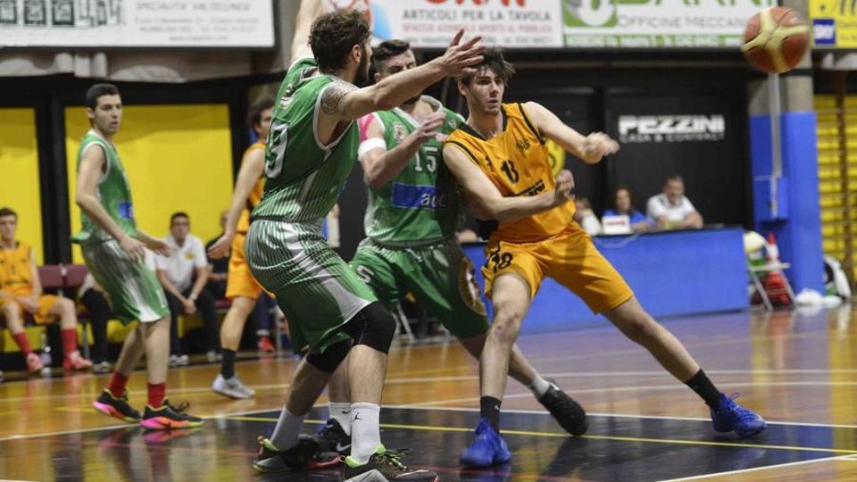 Basket serie C Silver, la Pezzini vince lo spareggio e si salva Basket serie C Silver, la Pezzini vince lo spareggio e si salva