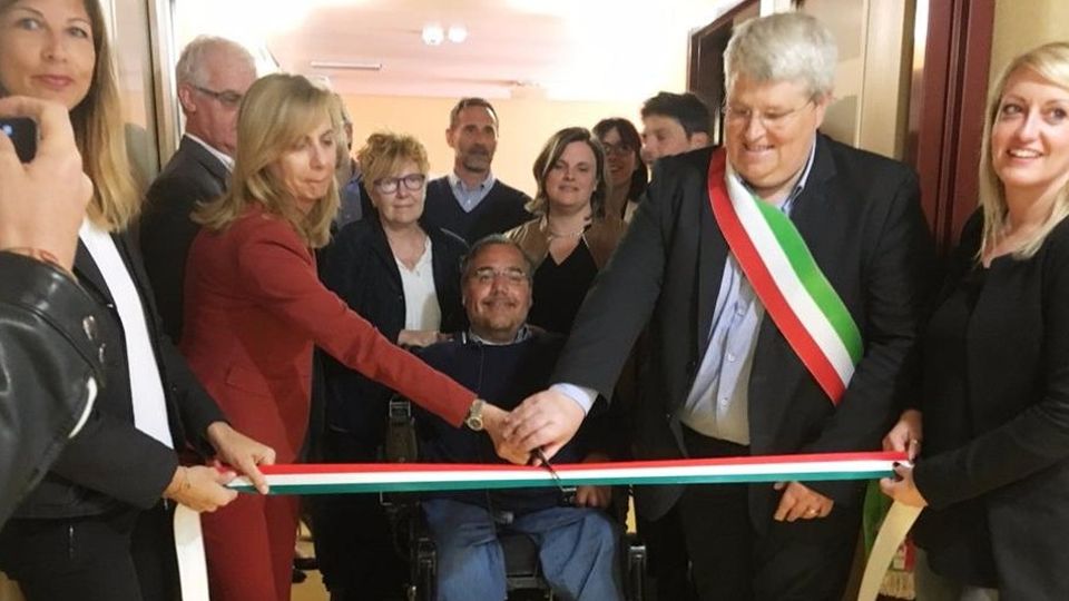 Taglio del nastro al Punto Famiglia «Nuovo servizio per chi è in difficoltà» Taglio del nastro al Punto Famiglia «Nuovo servizio per chi è in difficoltà»