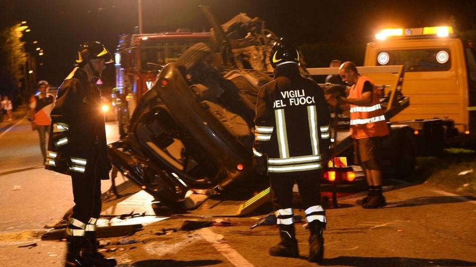 Auto si ribalta sulla Valeriana, tre feriti Auto si ribalta sulla Valeriana, tre feriti