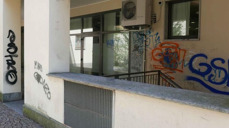 La galleria della vergogna, stretta sui controlli in via Sauro a Sondrio La galleria della vergogna, stretta sui controlli in via Sauro a Sondrio