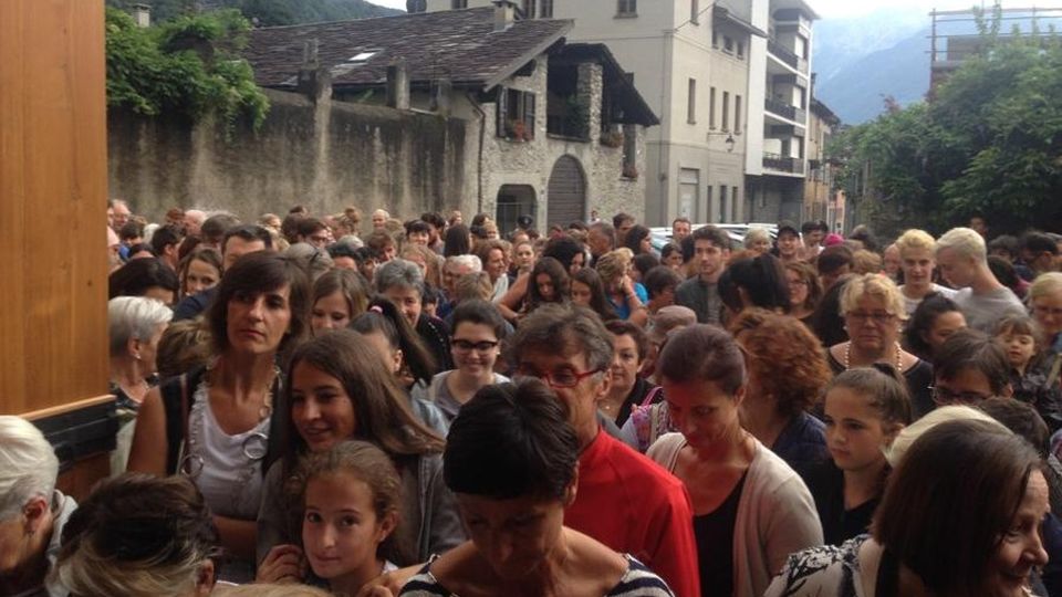 San Lorenzo batte la pioggia Tanta gente grazie a Shakespeare San Lorenzo batte la pioggia Tanta gente grazie a Shakespeare
