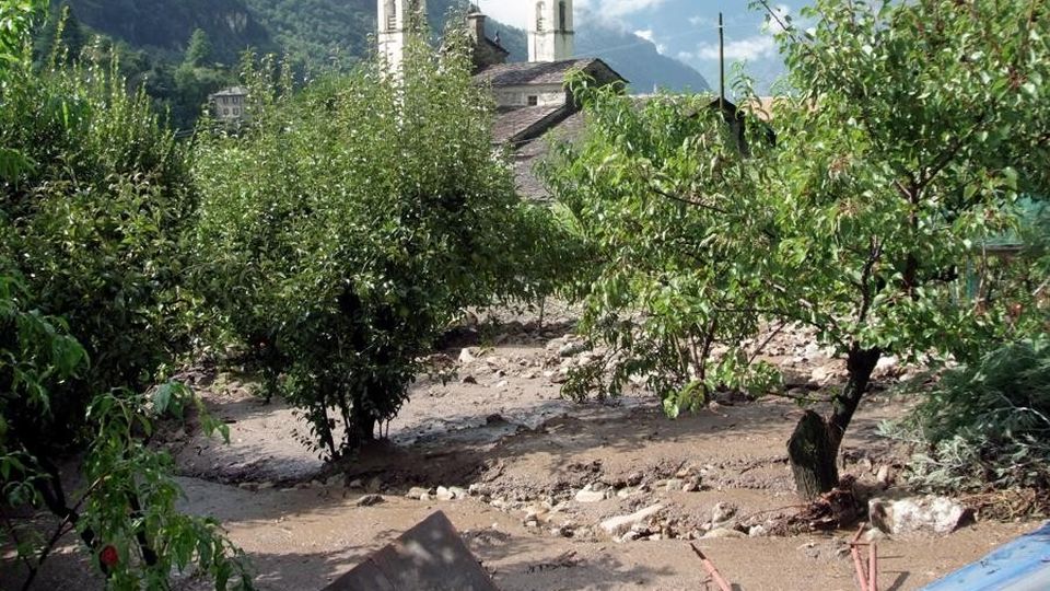 MALTEMPO A CHIAVENNA: PAURA NELLA FRAZIONE LORETO, UNA FALEGNAMERIA ALLAGATA MALTEMPO A CHIAVENNA: PAURA NELLA FRAZIONE LORETO, UNA FALEGNAMERIA ALLAGATA