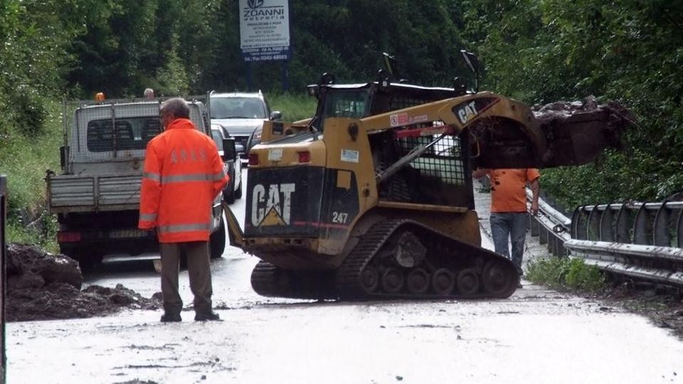 MALTEMPO: NUOVE FRANE E ALLAGAMENTI: RIAPERTA LA STATALE 37 DEL MALOJA MALTEMPO: NUOVE FRANE E ALLAGAMENTI: RIAPERTA LA STATALE 37 DEL MALOJA