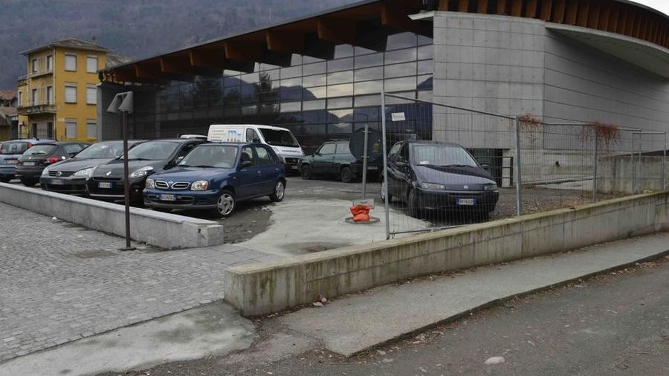 Rete di protezione, pannelli, parquet Palestre della città rimesse a nuovo Rete di protezione, pannelli, parquet Palestre della città rimesse a nuovo