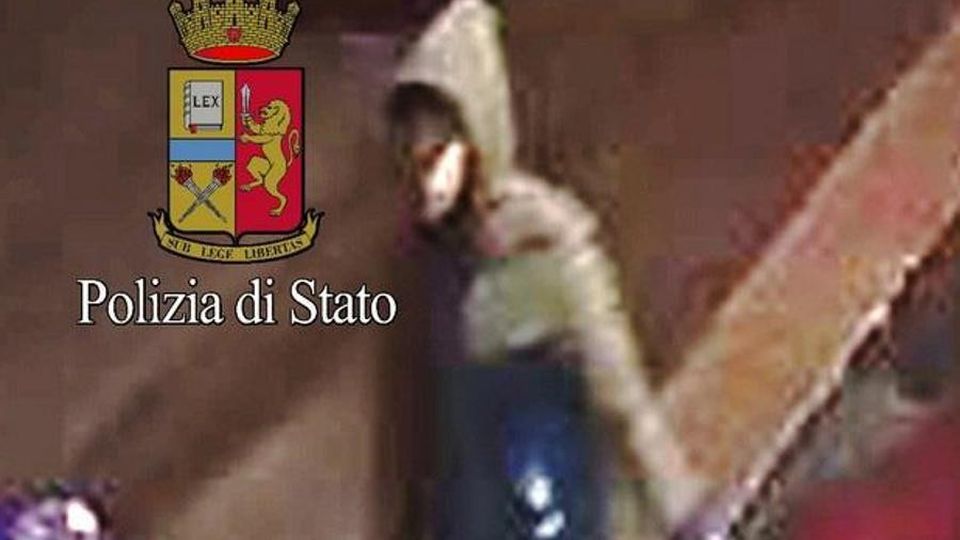 Delitto Negri, ecco il video con il killer Delitto Negri, ecco il video con il killer