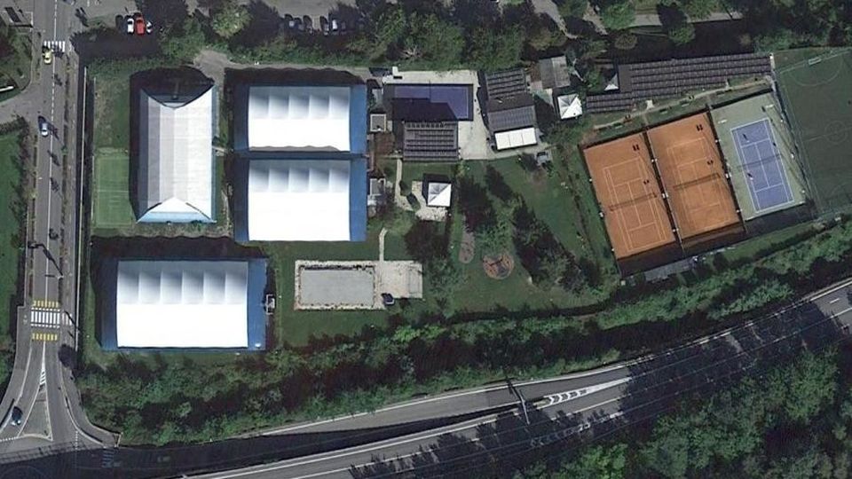 Coperti, polifunzionali e con il pubblico Restyling per due campi del Tennis club Coperti, polifunzionali e con il pubblico Restyling per due campi del Tennis club
