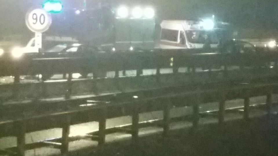 Maxi tamponamento in Super per il gasolio perso da un camion Maxi tamponamento in Super per il gasolio perso da un camion