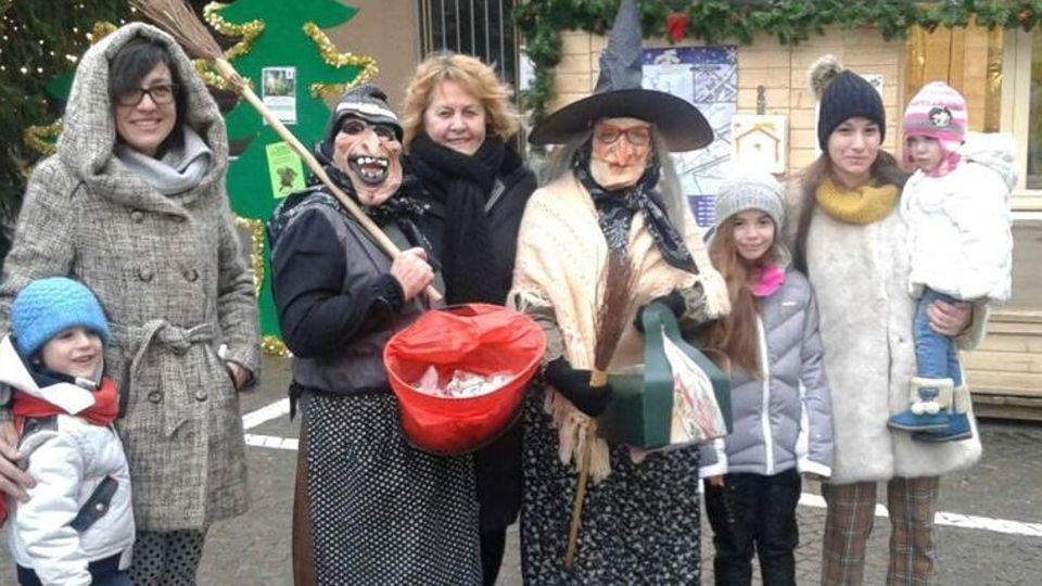 I presepi fanno il pienone, aTalamona in ventimila «Molti di fuori provincia» I presepi fanno il pienone, aTalamona in ventimila «Molti di fuori provincia»