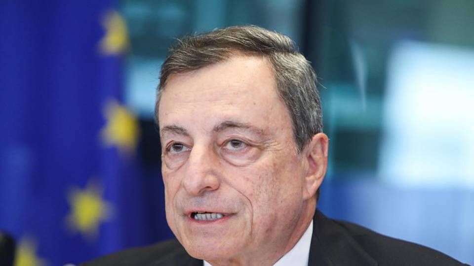 Draghi, politiche insostenibili rischio per Eurozona Draghi, politiche insostenibili rischio per Eurozona