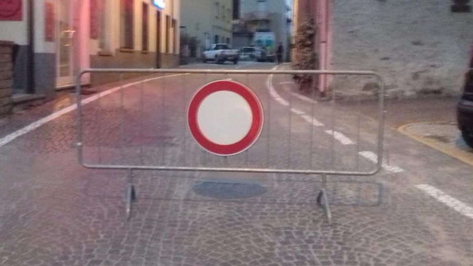 Ingresso a scuola, via Gavazzeni chiude Ma i negozianti: «Ci crea grandi disagi» Ingresso a scuola, via Gavazzeni chiude Ma i negozianti: «Ci crea grandi disagi»