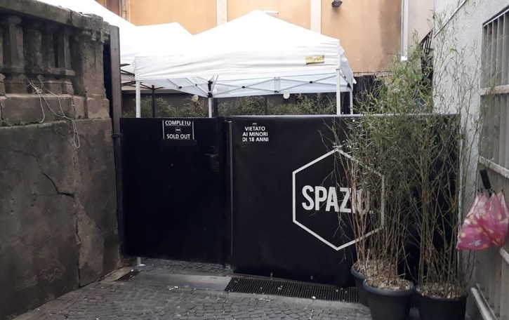 Spray in disco a Cantù La paura dei giovani «Fate più controlli»