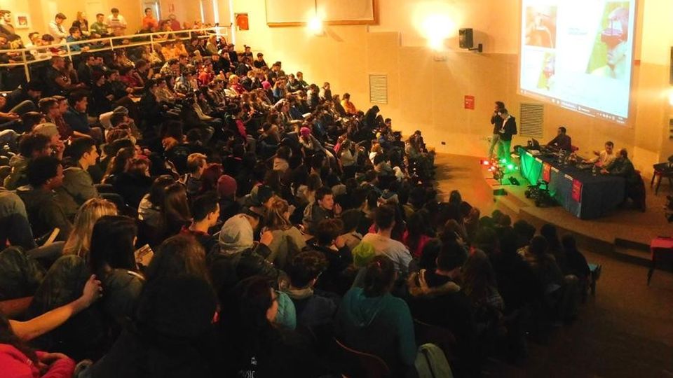 Bormio, il pioniere dei droni incanta i ragazzi Bormio, il pioniere dei droni incanta i ragazzi