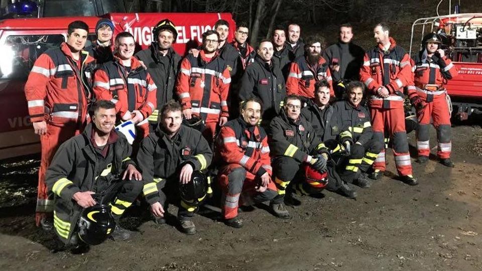 Il fuoco non ha confini. I pompieri si esercitano con i colleghi svizzeri Il fuoco non ha confini. I pompieri si esercitano con i colleghi svizzeri