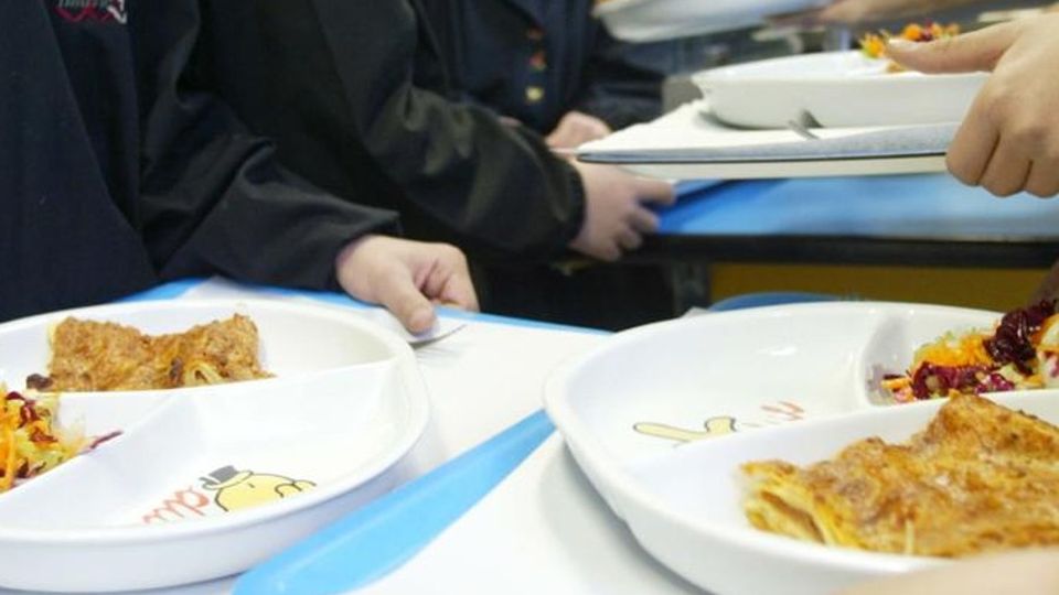 Il Comune scrive ai cittadini «Pasti alla mensa scolastica» Il Comune scrive ai cittadini «Pasti alla mensa scolastica»