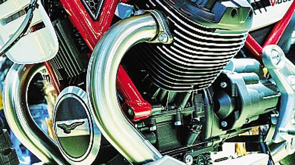 Valvole al titanio e motore pulito nella V85 Guzzi Valvole al titanio e motore pulito nella V85 Guzzi