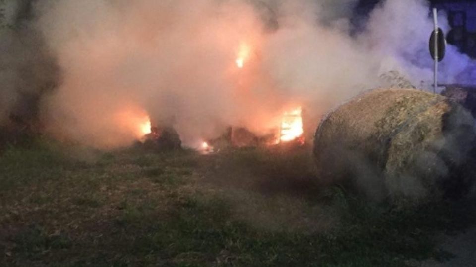 Rotoballe in fiamme a Piantedo, forse c’è dolo Rotoballe in fiamme a Piantedo, forse c’è dolo