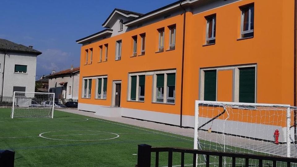 Più sicura e soprattutto risparmiosa La scuola di Mantello ora ha il cappotto Più sicura e soprattutto risparmiosa La scuola di Mantello ora ha il cappotto