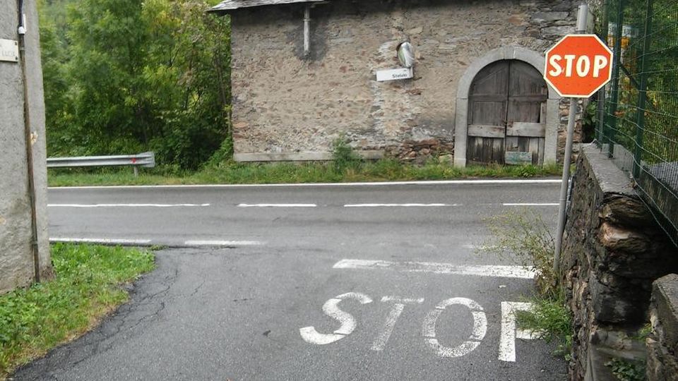 Grosio, via Santa Lucia sarà a senso unico: «L’uscita sulla provinciale è cieca» Grosio, via Santa Lucia sarà a senso unico: «L’uscita sulla provinciale è cieca»