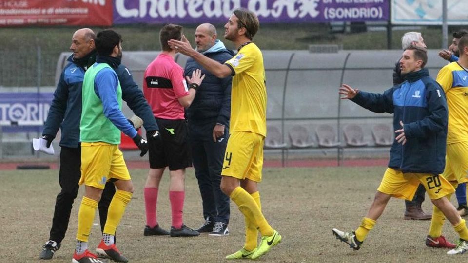 Calcio serie D, furia Sondrio contro l’arbitro: «È stata una vergogna» Calcio serie D, furia Sondrio contro l’arbitro: «È stata una vergogna»