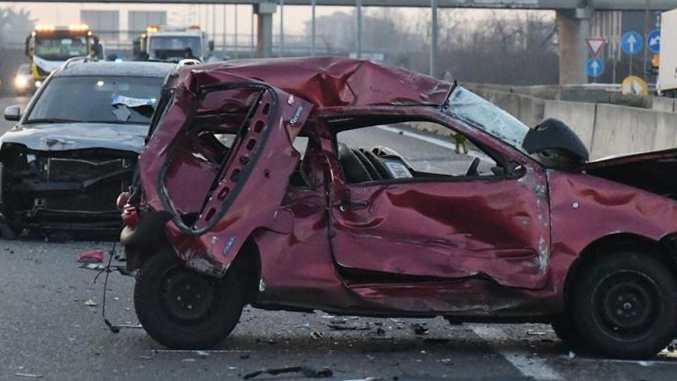 Si ferma per soccorrere dei feriti Tassista di Carugo investito e ucciso Si ferma per soccorrere dei feriti Tassista di Carugo investito e ucciso