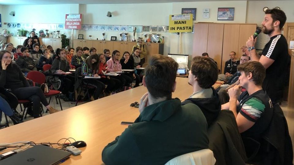 Livigno, gli azzurri del nuoto incontrano gli studenti Livigno, gli azzurri del nuoto incontrano gli studenti