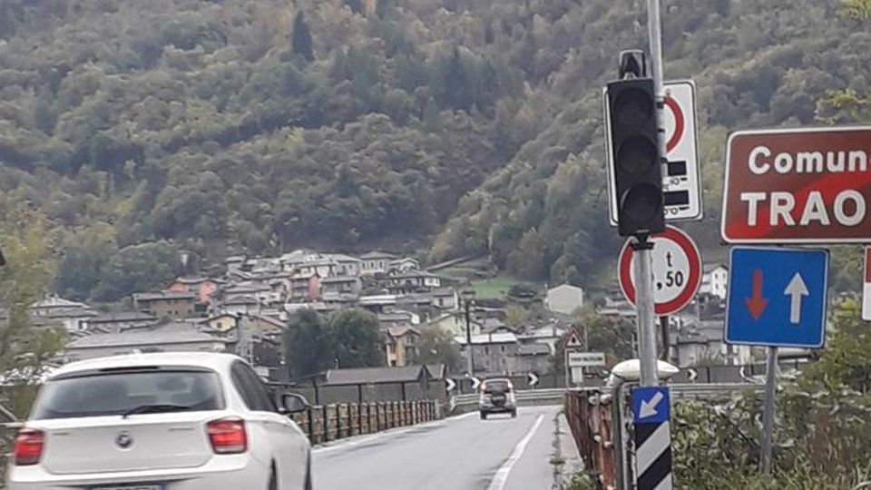 Riaperto al traffico il ponte sull’Adda «Ma bisogna costruirne uno nuovo» Riaperto al traffico il ponte sull’Adda «Ma bisogna costruirne uno nuovo»
