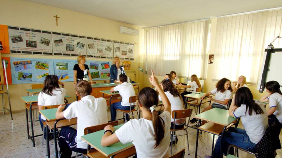 Scuola: Ue, in Italia insegnanti vecchi e pochi investimenti Scuola: Ue, in Italia insegnanti vecchi e pochi investimenti