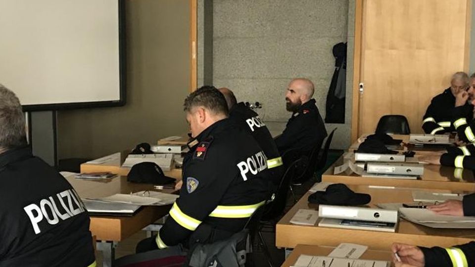 Pattuglie miste pronte tra Polstrada e Polizei. Oggi il varo a Tirano Pattuglie miste pronte tra Polstrada e Polizei. Oggi il varo a Tirano