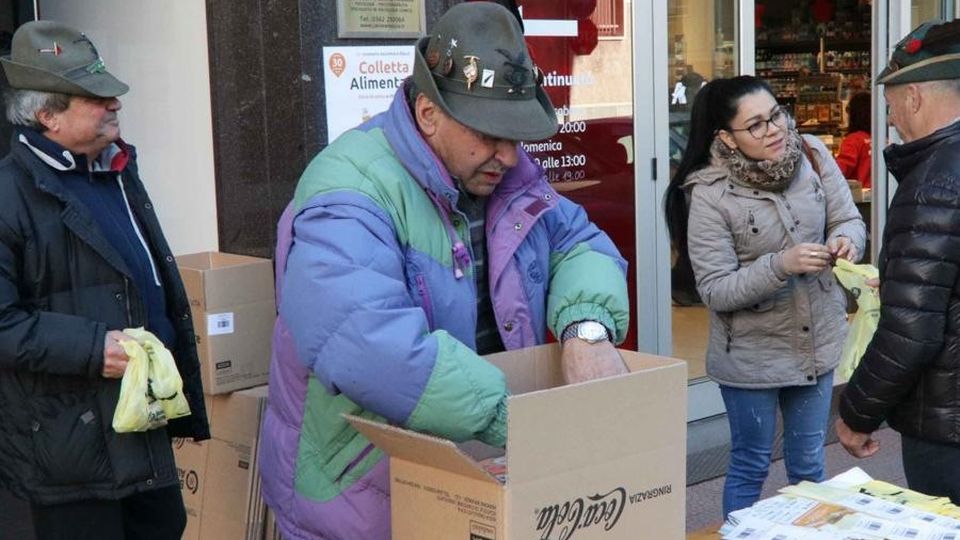 Colletta alimentare: «La generosità non conosce crisi» Colletta alimentare: «La generosità non conosce crisi»