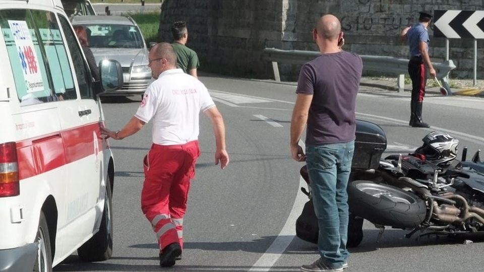 Auto contro muro, giovane donna grave a San Cassiano Auto contro muro, giovane donna grave a San Cassiano
