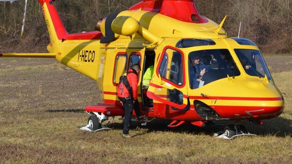 Aprica, schiacciato sotto auto del padre: grave bimbo di 9 anni Aprica, schiacciato sotto auto del padre: grave bimbo di 9 anni