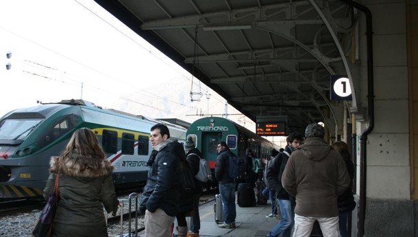 Danneggiò un treno a Tirano: preso minorenne