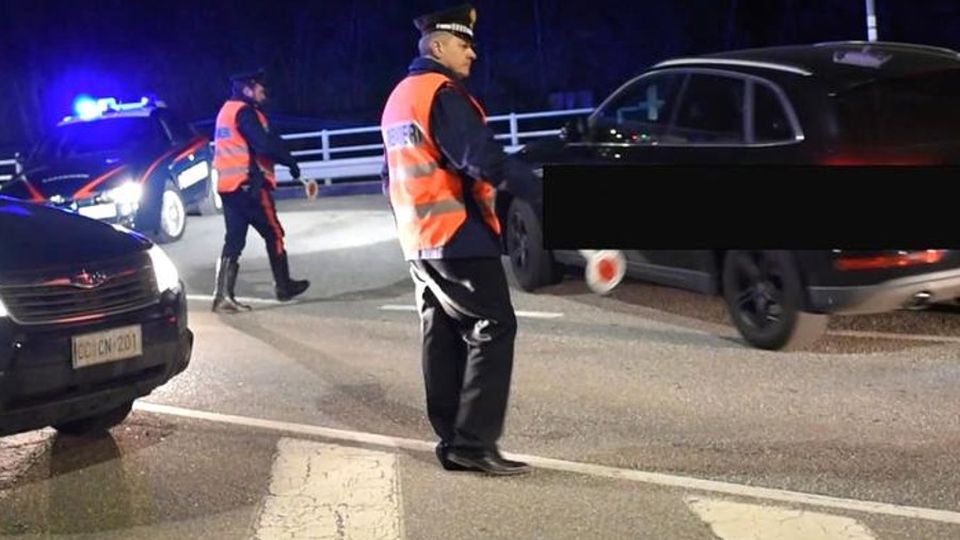 Traffico d’auto rubate: scattano gli arresti Traffico d’auto rubate: scattano gli arresti