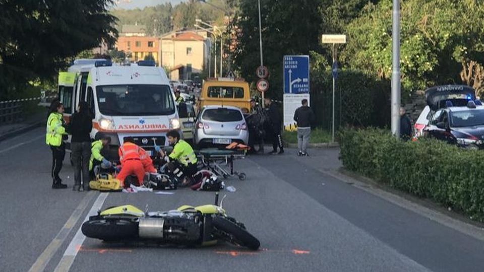 Alzate, frontale sulla Briantea Morto giovane motociclista Alzate, frontale sulla Briantea Morto giovane motociclista