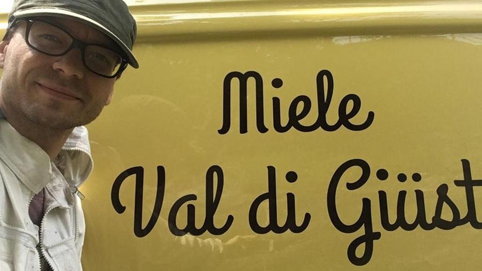 Dalla contabilità aziendale alla produzione di miele: «Una passione divenuta lavoro» Dalla contabilità aziendale alla produzione di miele: «Una passione divenuta lavoro»