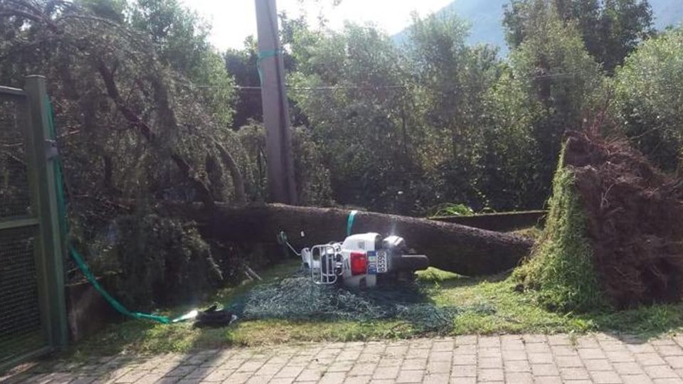 Vento e pioggia violenti Casa evacuata a Dazio Vento e pioggia violenti Casa evacuata a Dazio