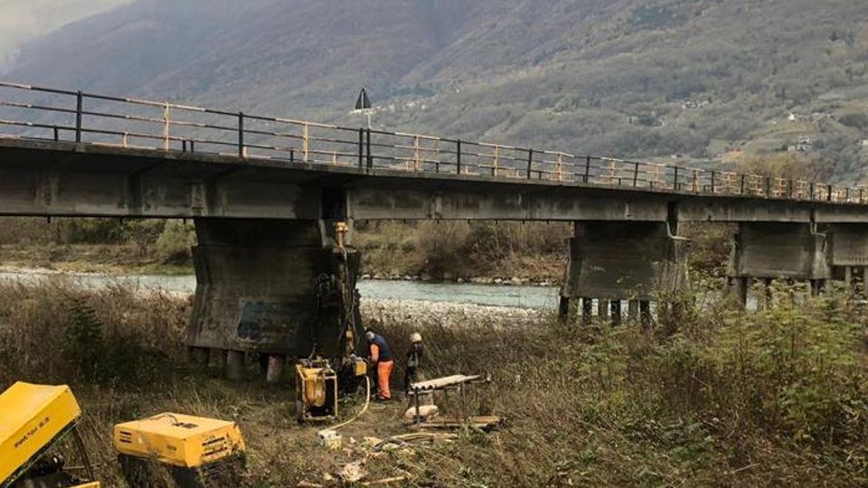 Traona, ponte sull’Adda rinforzato e più sicuro. E semaforo per lo stop se l’acqua sale Traona, ponte sull’Adda rinforzato e più sicuro. E semaforo per lo stop se l’acqua sale