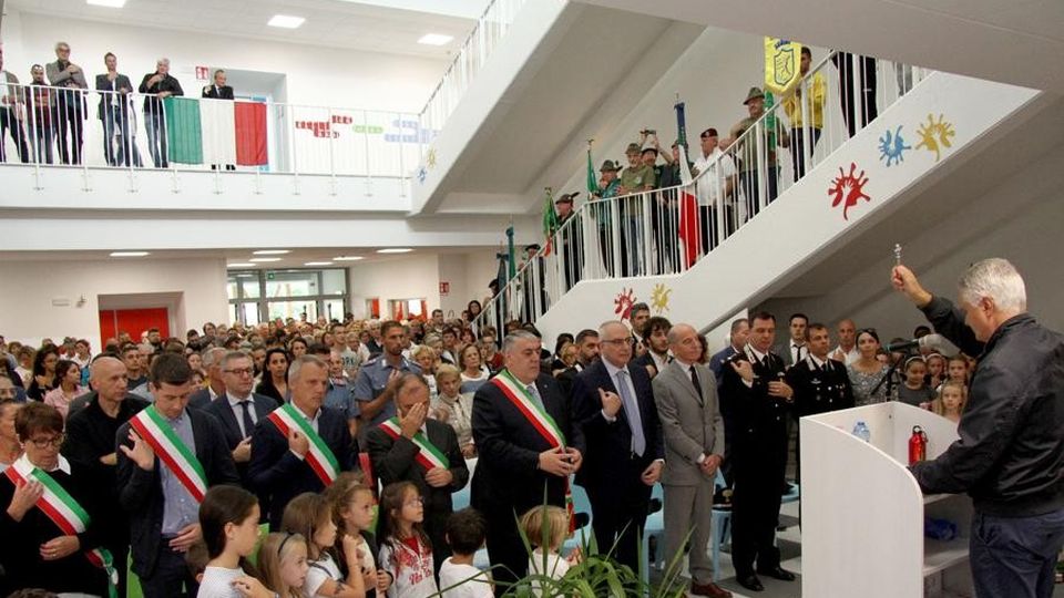 Gravedona inaugura la nuova scuola «Così invitiamo a restare in Alto Lago» Gravedona inaugura la nuova scuola «Così invitiamo a restare in Alto Lago»