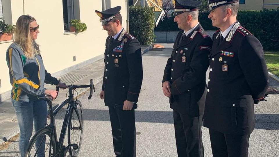 Martina ha riavuto la sua Pinarello rubata Martina ha riavuto la sua Pinarello rubata