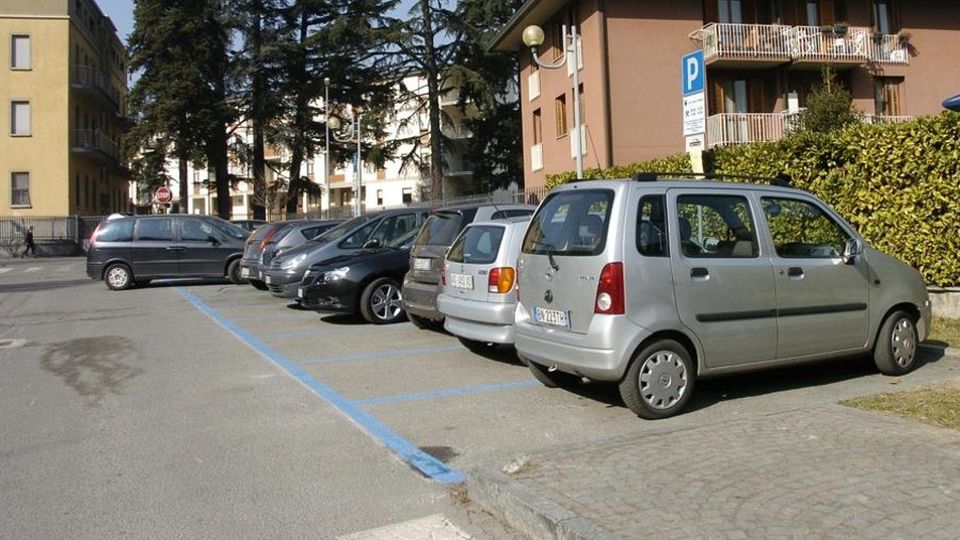 In città è arrivato l’ausiliare del traffico «Non controllerà soltanto i parcheggi» In città è arrivato l’ausiliare del traffico «Non controllerà soltanto i parcheggi»